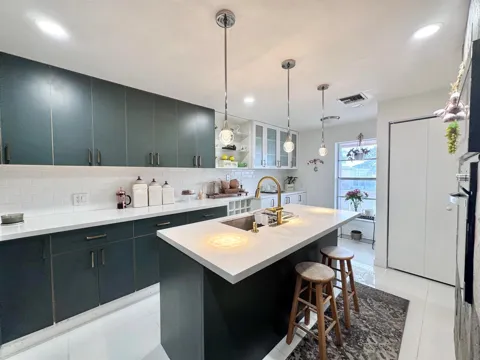 1341 NW 20TH AVENUE #203