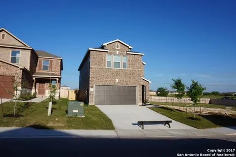 2610 GREEN LEAF WAY