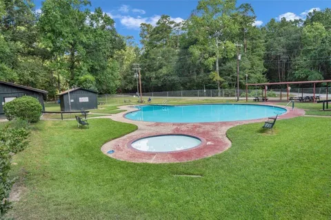 15734 Holly Dr