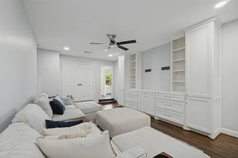 6609 Ridgeview Circle