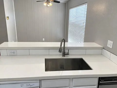 4711 Indian Trail #4