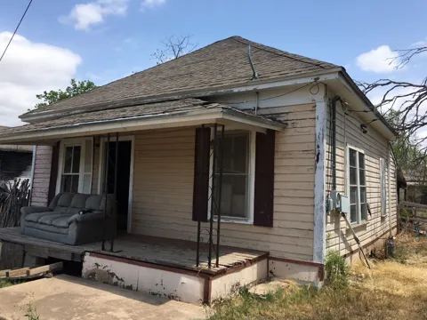 803 S Neches Street