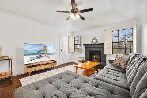 8415 Fredericksburg Road #907