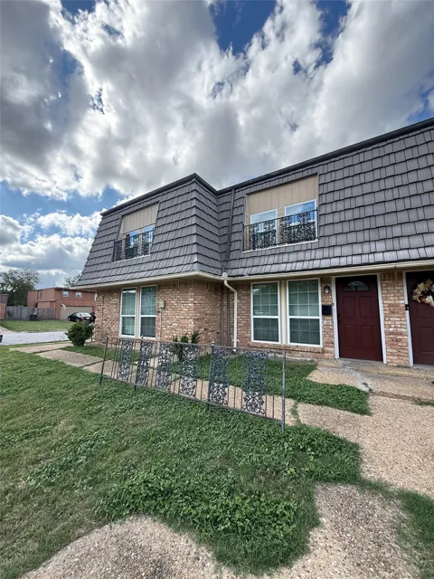 6340 Walraven Circle