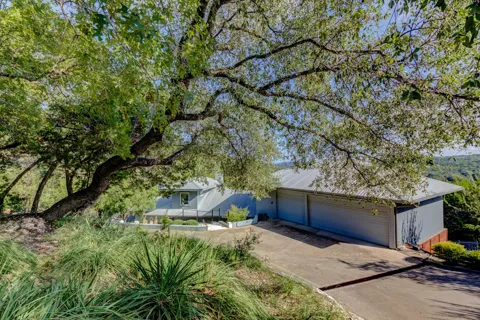 13710 Hunters Pass