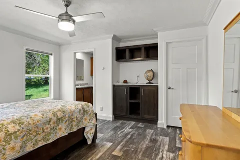 1300 Oak Country