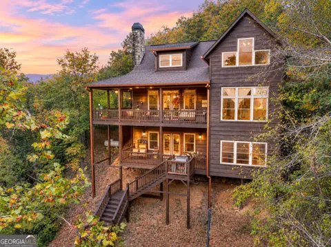 633 Riverfront DR