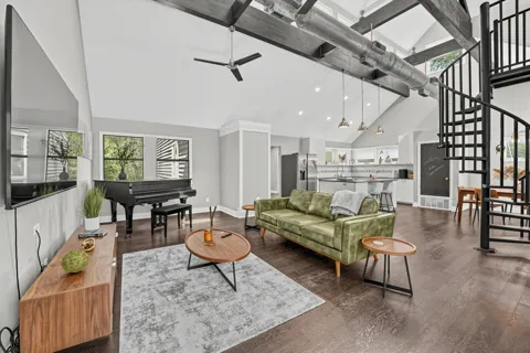 2818 Saratoga Drive
