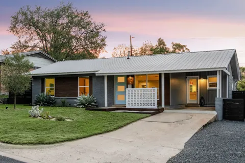 2704 Little John Lane