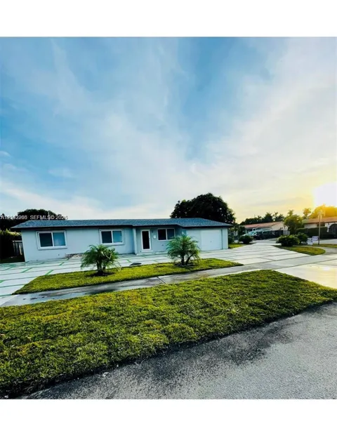 9040 SW 48th Ter