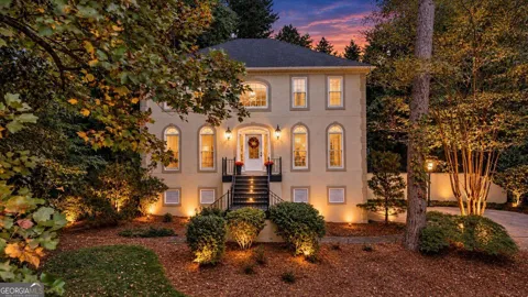 320 Kings CT NE