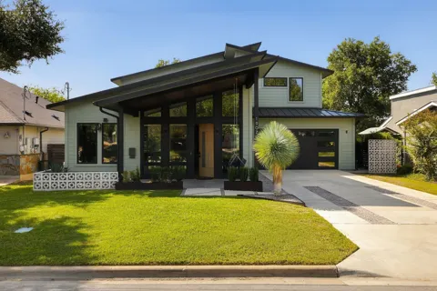 1907 Cullen Avenue