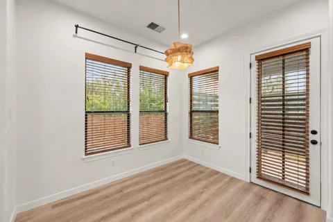5517 Pincushion Daisy Drive