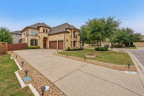 5517 Pincushion Daisy Drive