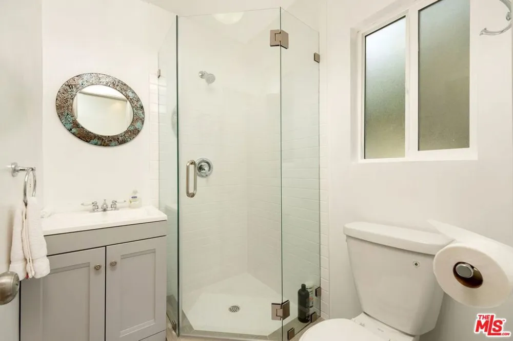 11 20TH AVENUE Venice, CA 90291