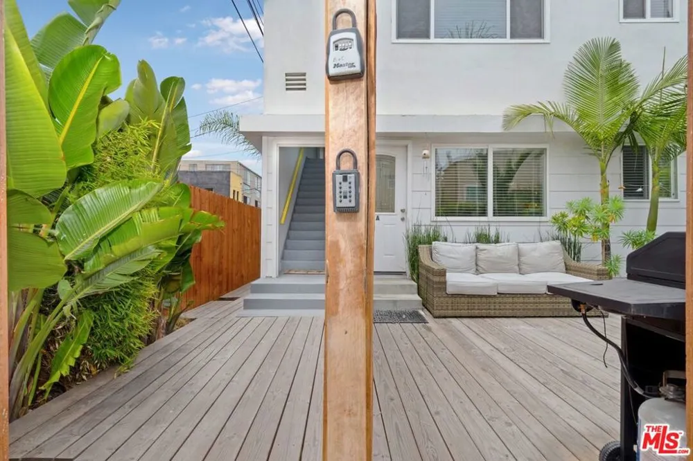 11 20TH AVENUE Venice, CA 90291