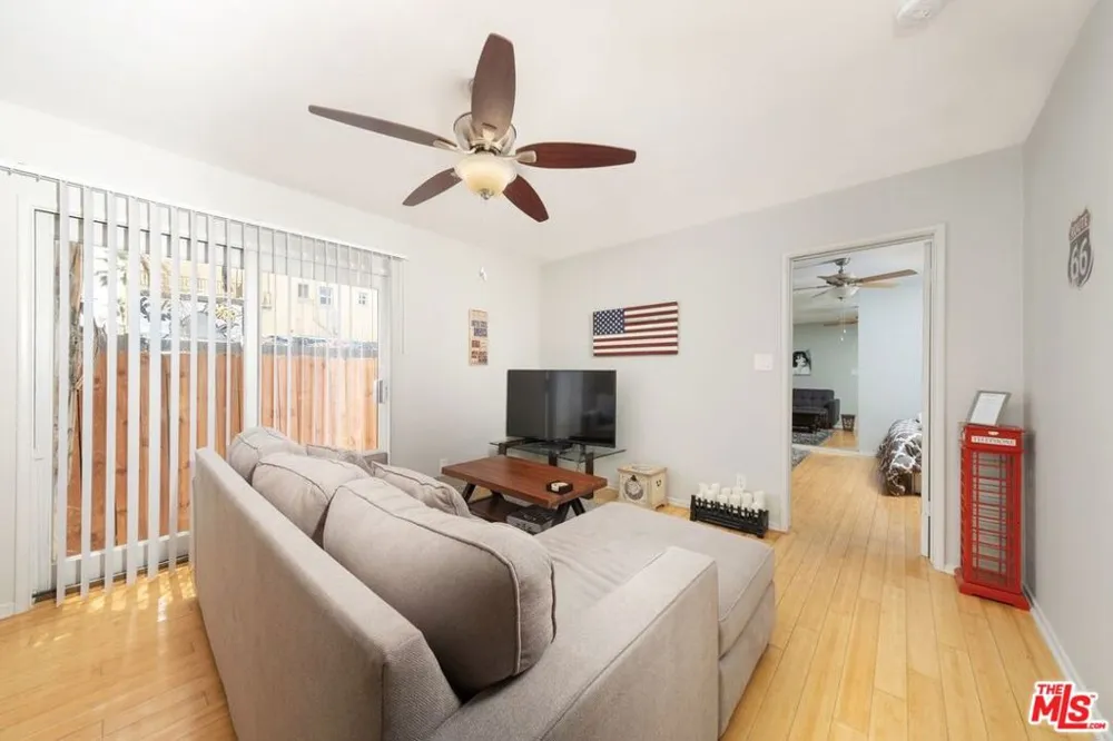 11 20TH AVENUE Venice, CA 90291