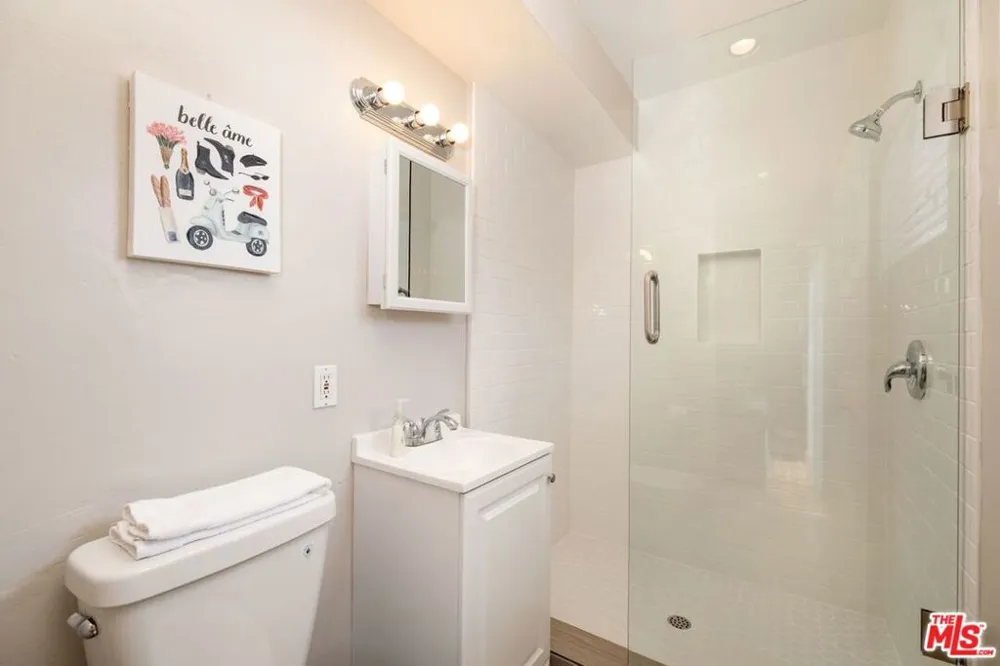 11 20TH AVENUE Venice, CA 90291