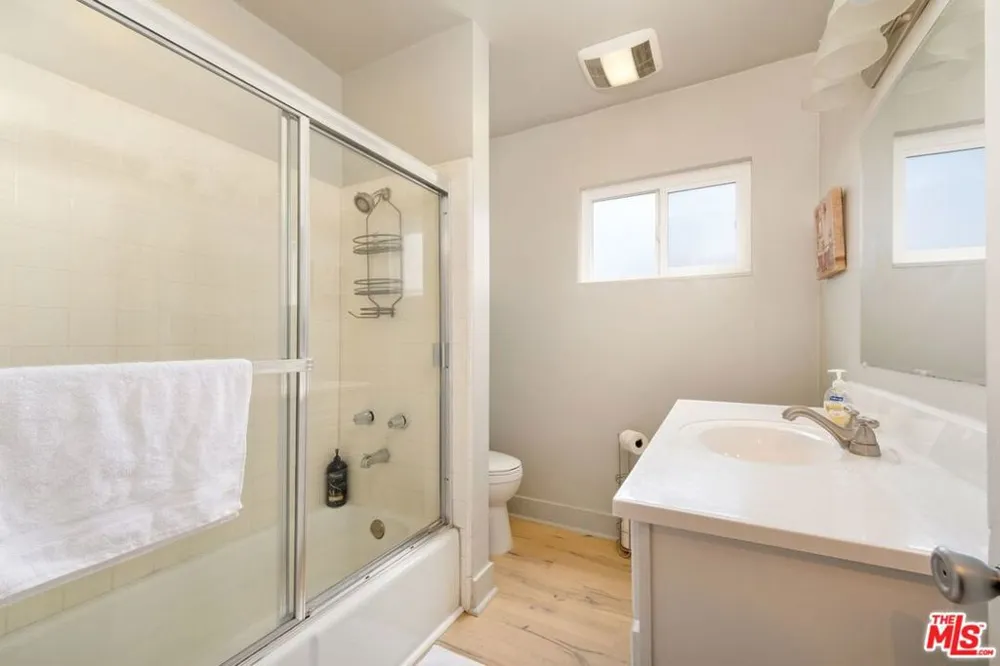 11 20TH AVENUE Venice, CA 90291