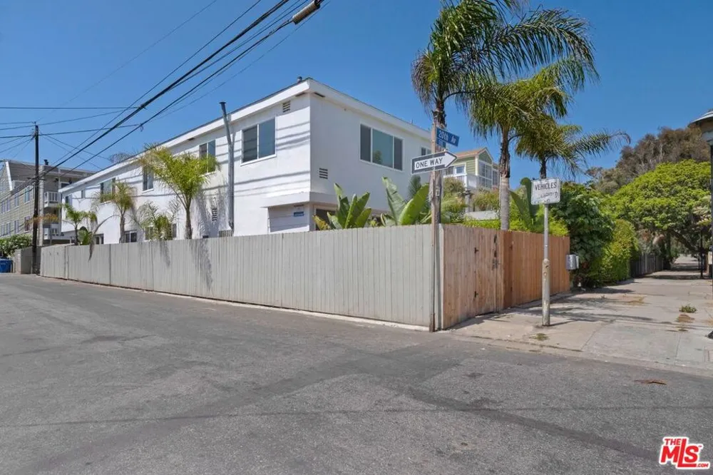 11 20TH AVENUE Venice, CA 90291
