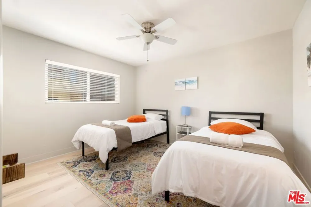 11 20TH AVENUE Venice, CA 90291