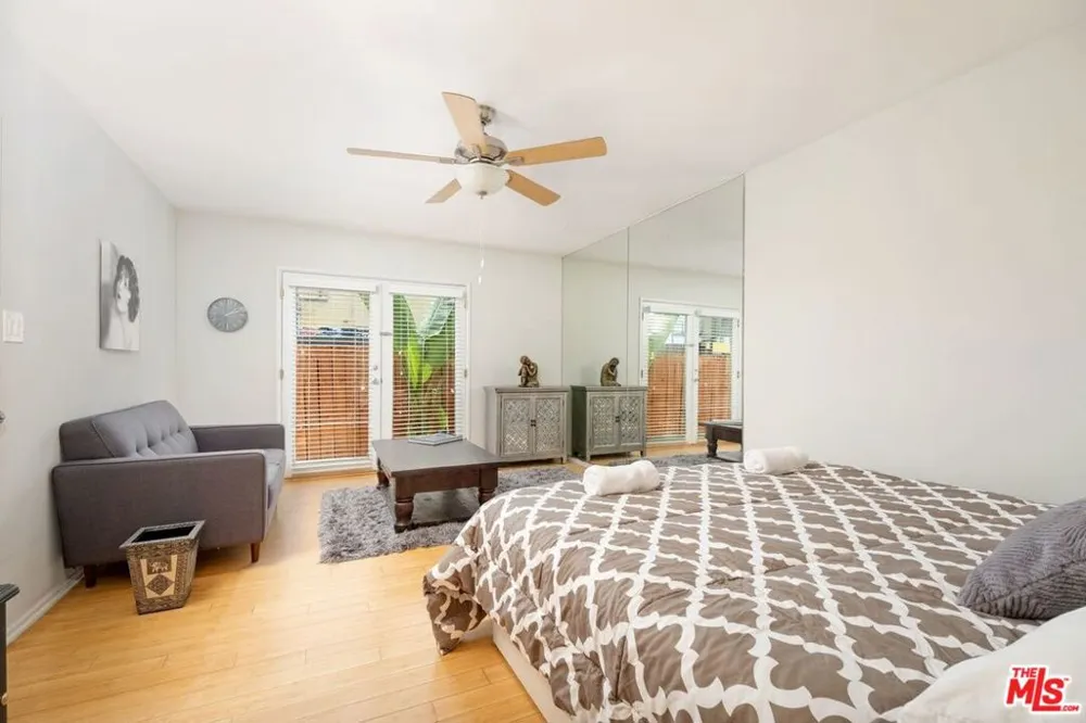 11 20TH AVENUE Venice, CA 90291