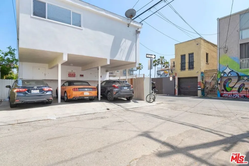 11 20TH AVENUE Venice, CA 90291