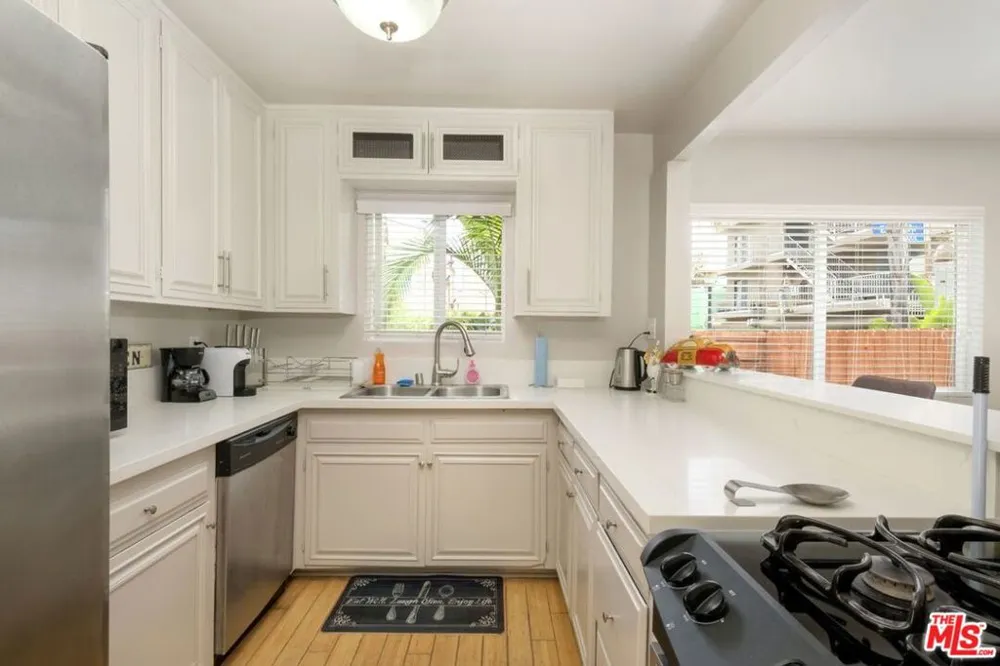 11 20TH AVENUE Venice, CA 90291