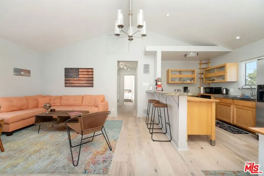 11 20TH AVENUE Venice, CA 90291
