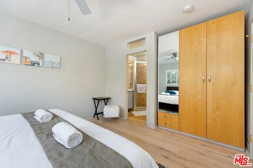 11 20TH AVENUE Venice, CA 90291