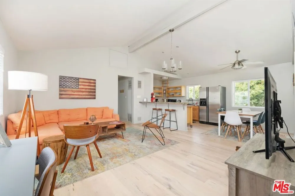 11 20TH AVENUE Venice, CA 90291