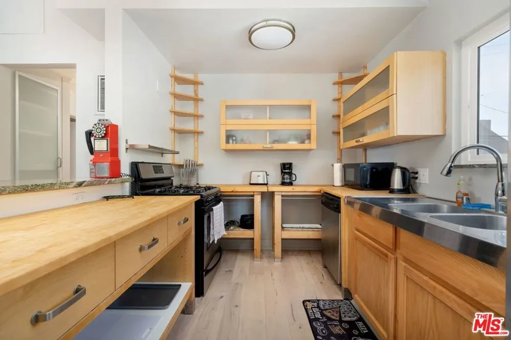 11 20TH AVENUE Venice, CA 90291