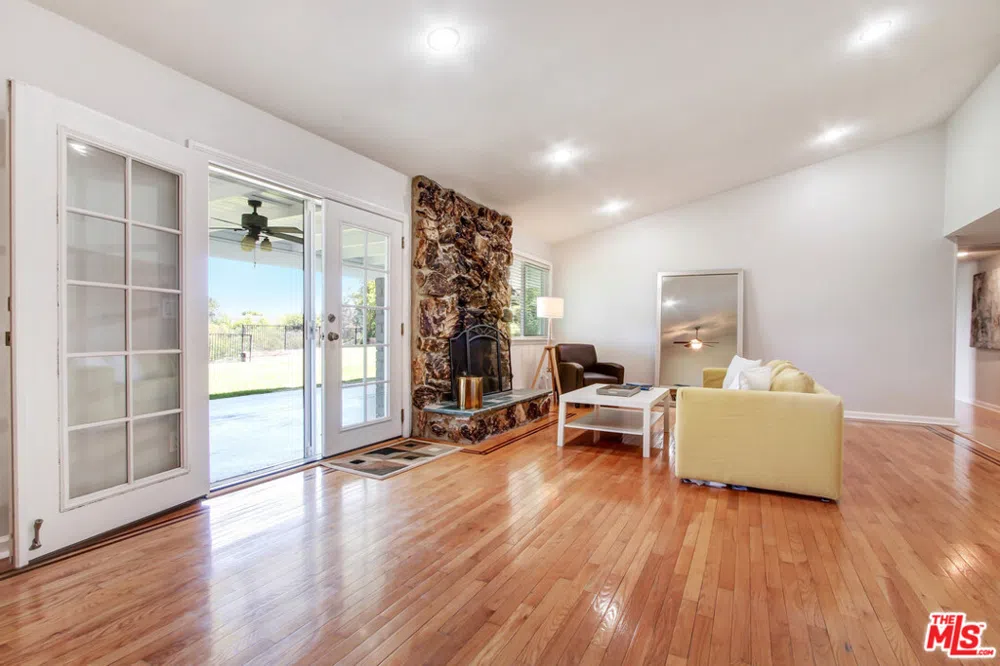 24648 Eilat Street Woodland Hills, CA 91367