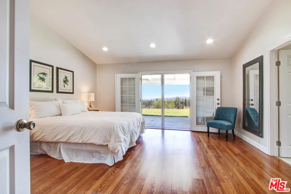 24648 Eilat Street Woodland Hills, CA 91367