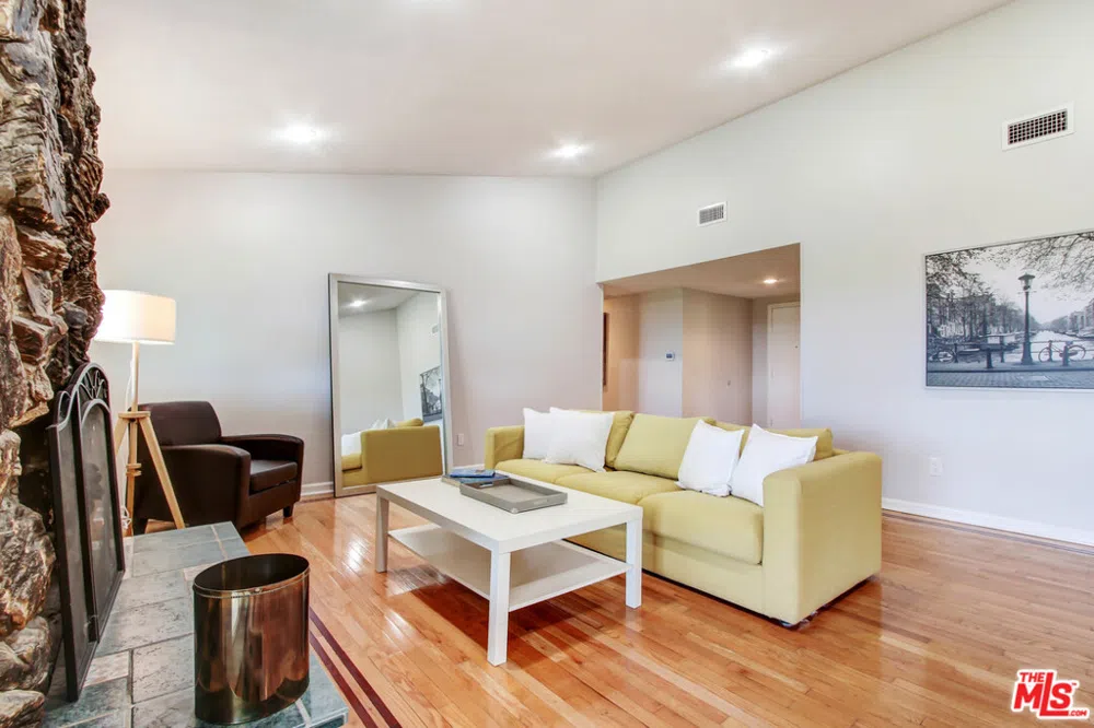 24648 Eilat Street Woodland Hills, CA 91367