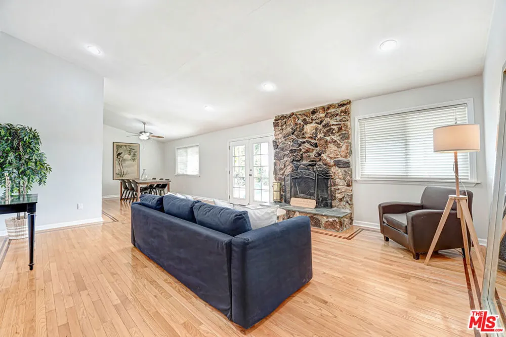24648 Eilat Street Woodland Hills, CA 91367