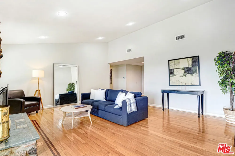 24648 Eilat Street Woodland Hills, CA 91367