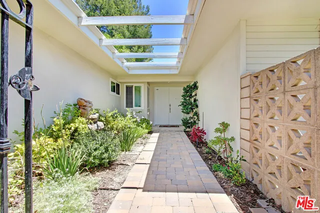 24648 Eilat Street Woodland Hills, CA 91367