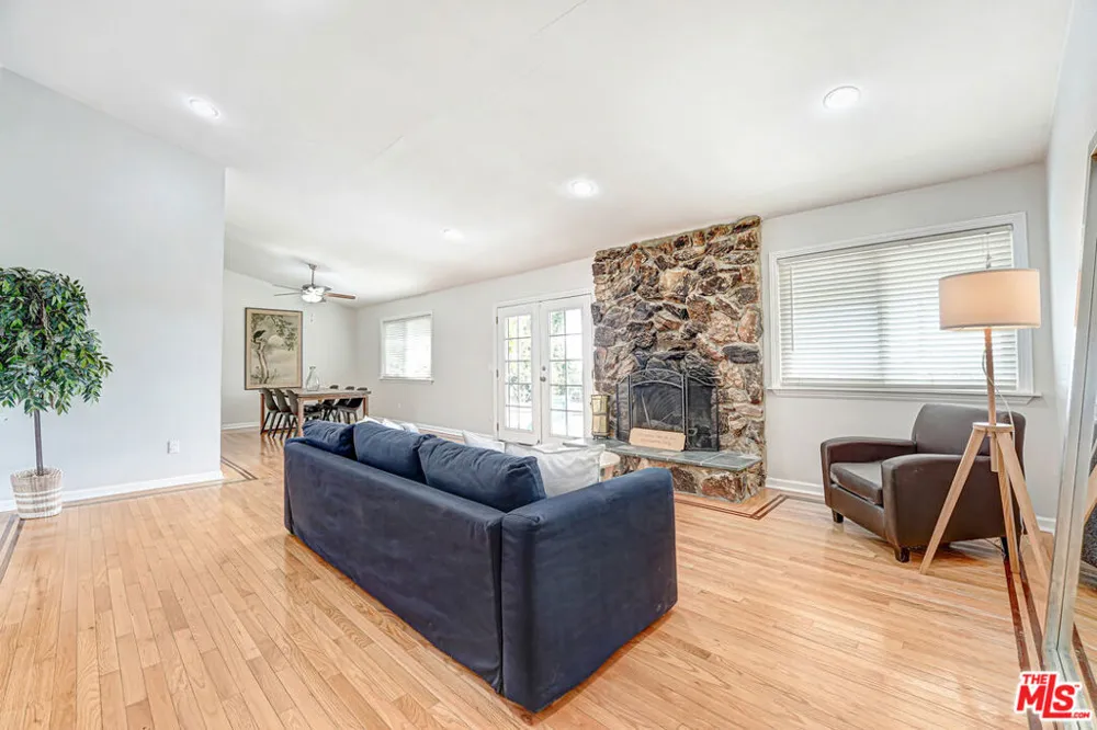 24648 Eilat Street Woodland Hills, CA 91367