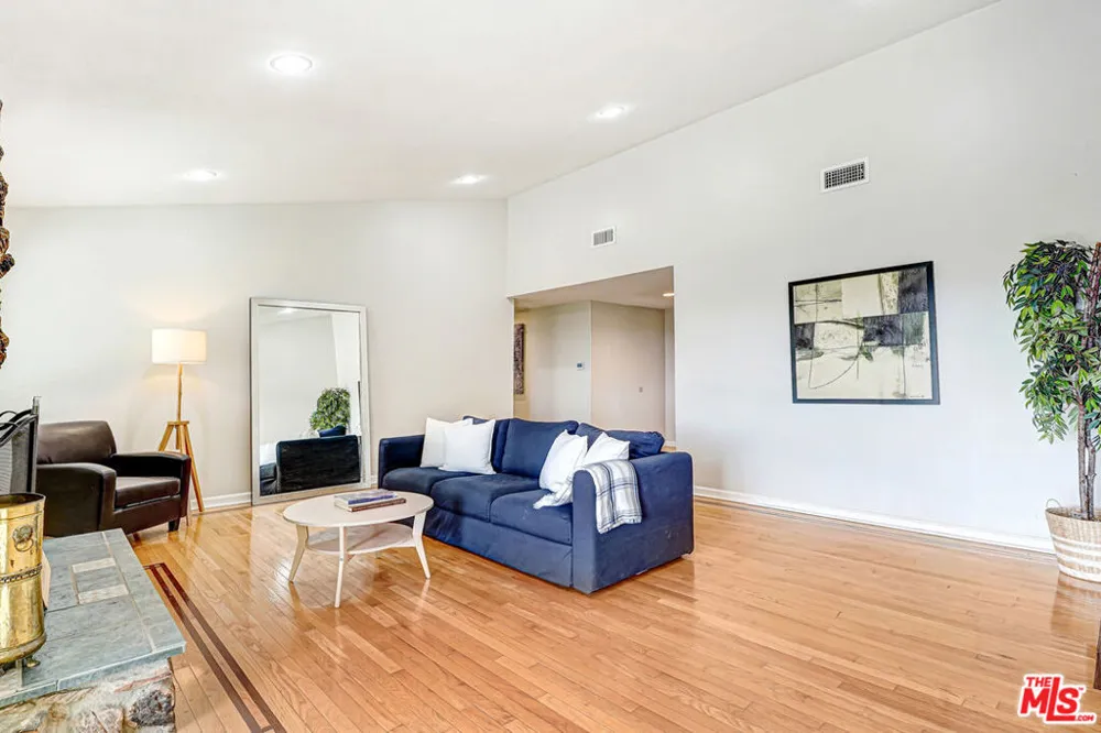 24648 Eilat Street Woodland Hills, CA 91367