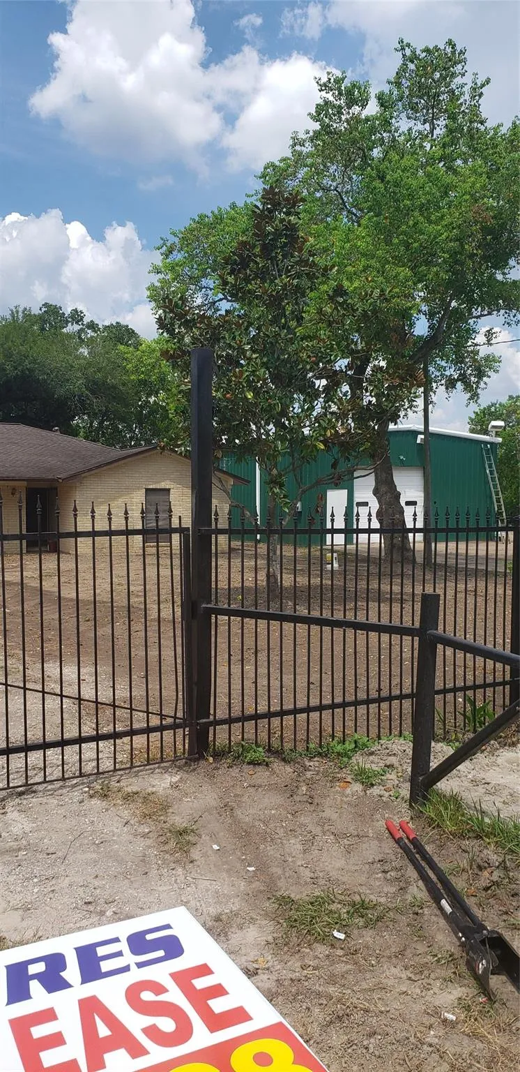 4147 Fuqua Street Houston, TX 77048
