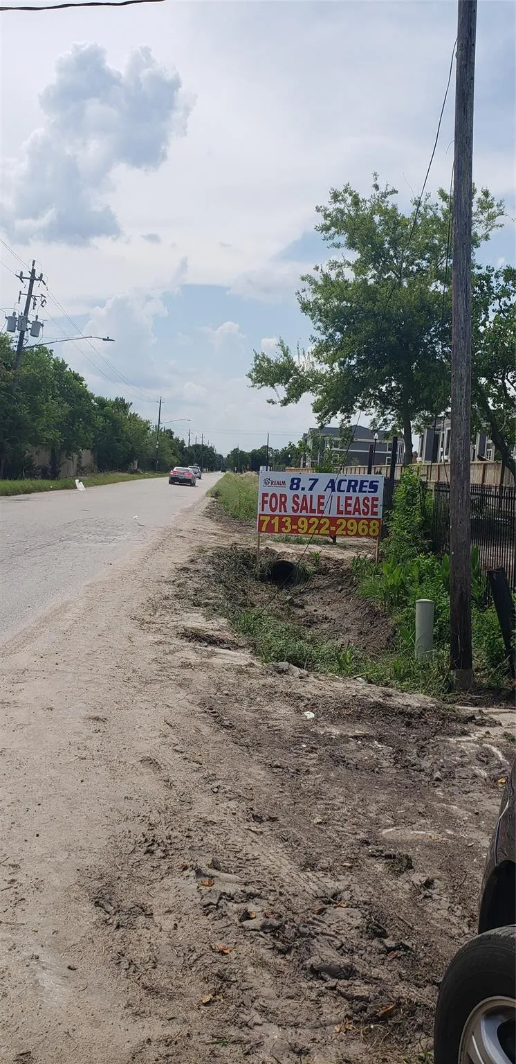4147 Fuqua Street Houston, TX 77048