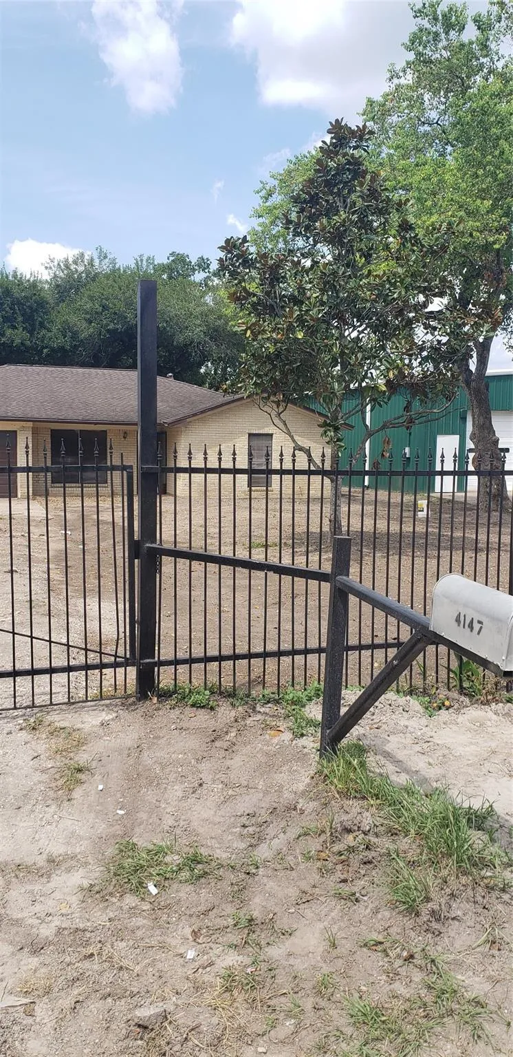 4147 Fuqua Street Houston, TX 77048