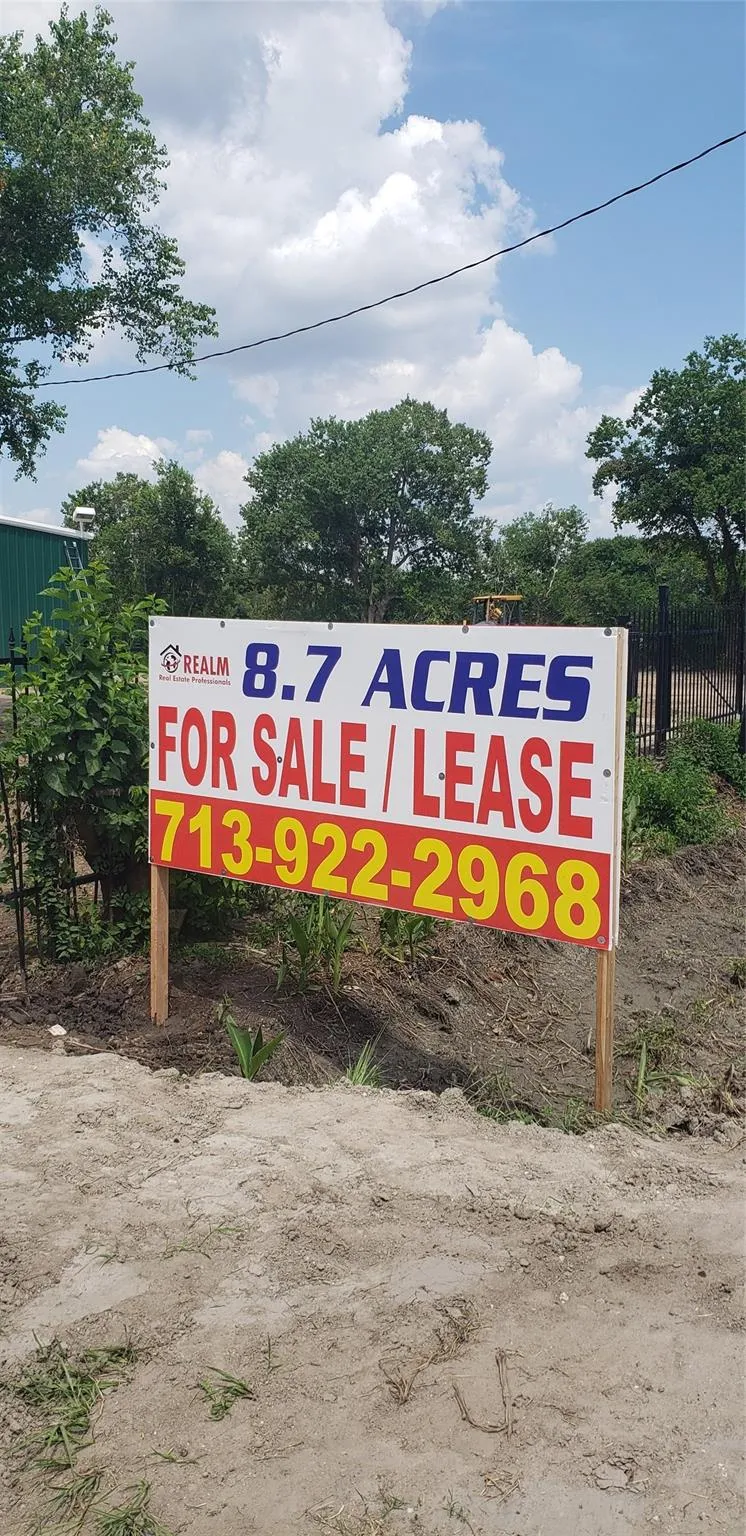 4147 Fuqua Street Houston, TX 77048
