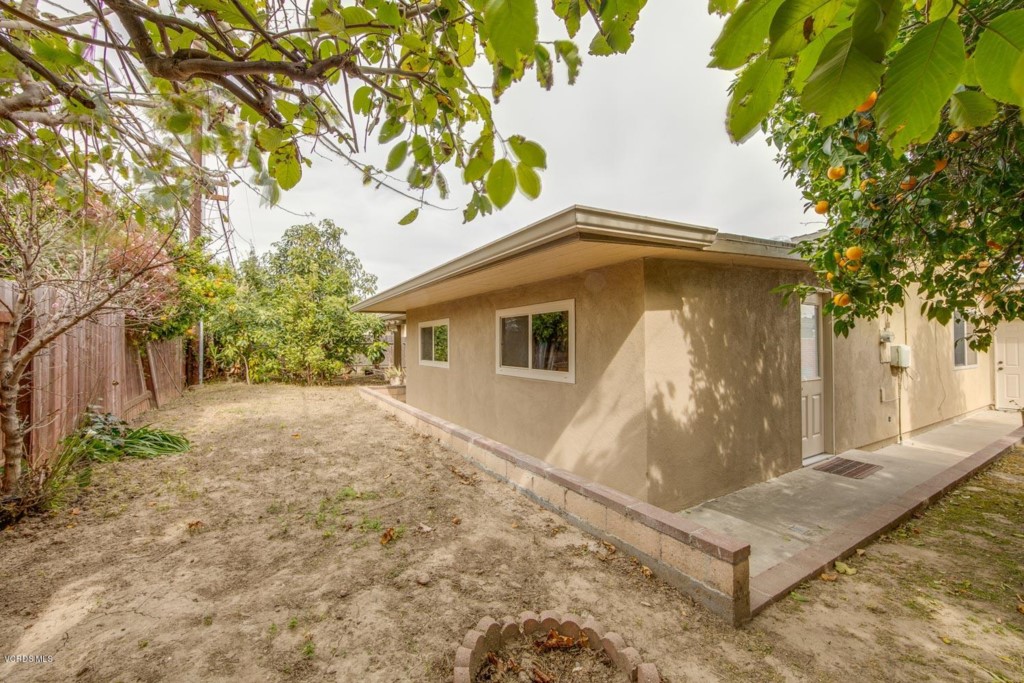 813 Calle Circulo Camarillo, CA 93010