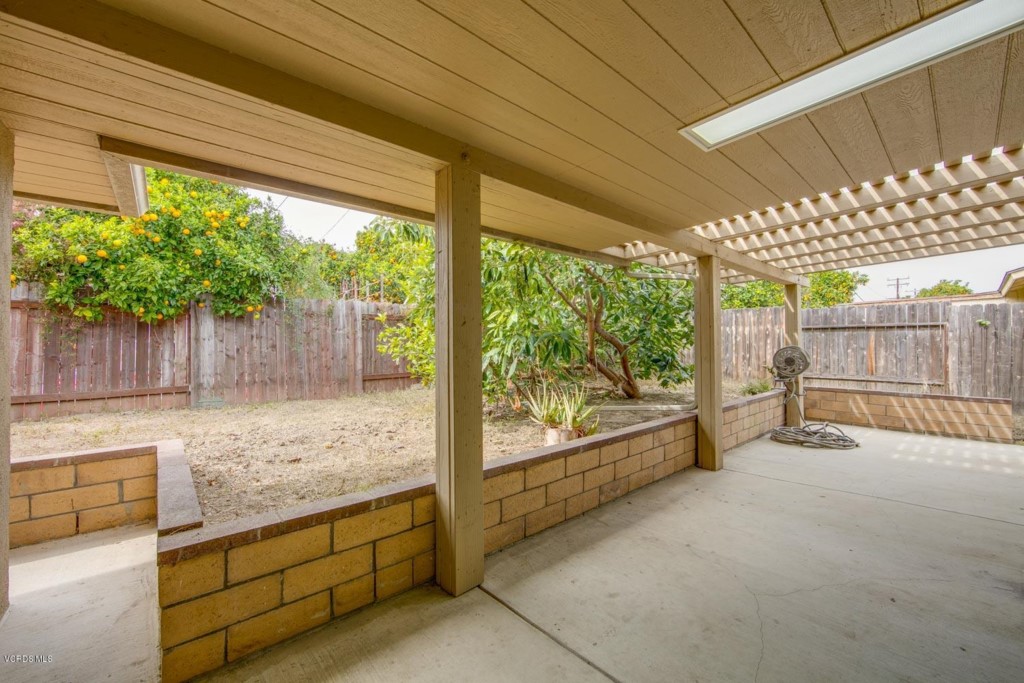 813 Calle Circulo Camarillo, CA 93010