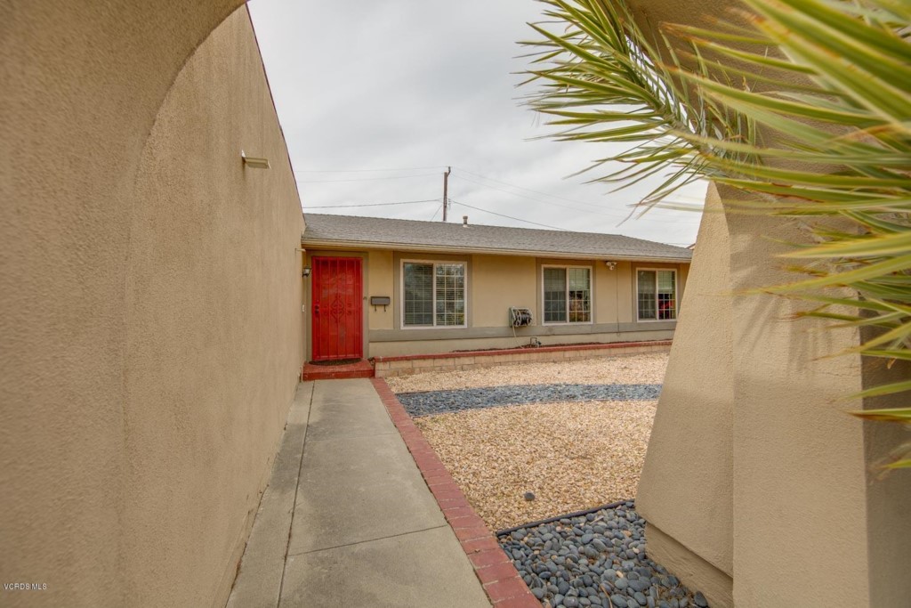 813 Calle Circulo Camarillo, CA 93010