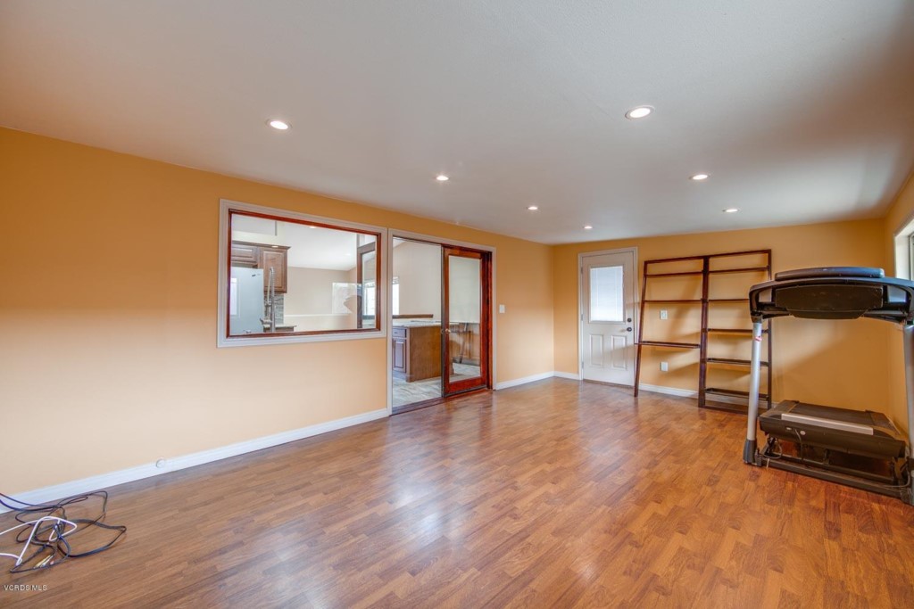 813 Calle Circulo Camarillo, CA 93010