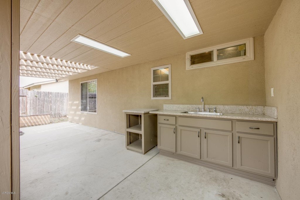 813 Calle Circulo Camarillo, CA 93010