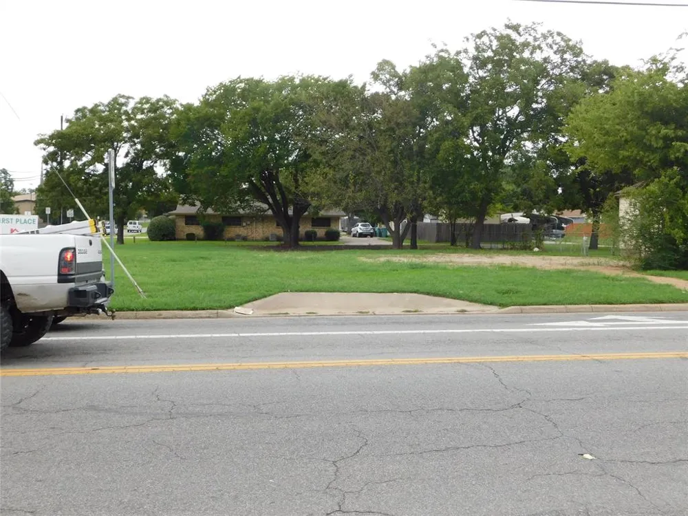 1906 Travis Sherman, TX 75092